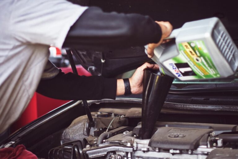 Lire la suite à propos de l’article Huile 5W30 : pour quel moteur et dans quel cas l&rsquo;utiliser ?