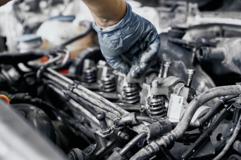 Lire la suite à propos de l’article Durite de turbo percée et voyant moteur : Symptômes, causes et solutions