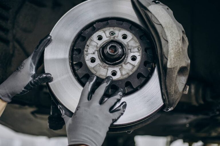 Lire la suite à propos de l’article Tuto changement des plaquettes de frein avant sur Citroën C3 II