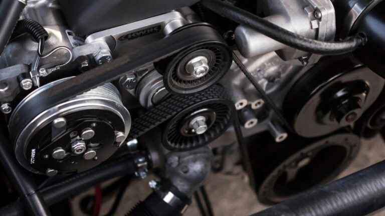 Lire la suite à propos de l’article Fiabilité moteur 1.5 BlueHDi 130 EAT8 : le guide complet pour éviter la casse et rouler sereinement