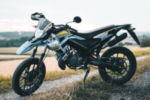 Lire la suite à propos de l’article Moto 50cc à 14 ans : tout ce qu&rsquo;il faut savoir avant d&rsquo;acheter
