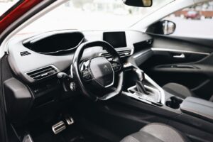 Lire la suite à propos de l’article Peugeot 208 1.2 PureTech 82 : fiabilité, défauts et conseils avant achat