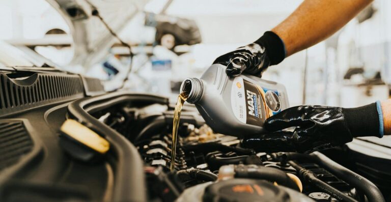Lire la suite à propos de l’article Quelle huile moteur pour une Peugeot 208 1.2 essence 82 cv ?