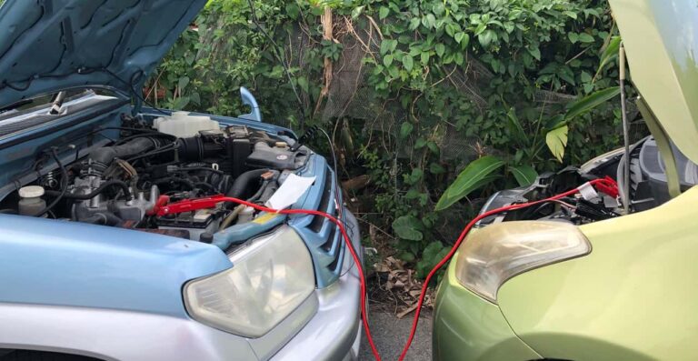 Lire la suite à propos de l’article Comment rebrancher une batterie de voiture : l&rsquo;ordre à respecter