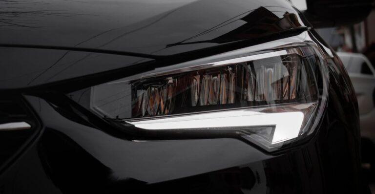 Lire la suite à propos de l’article Phare à led pour voiture : fonctionnement, prix et légalité
